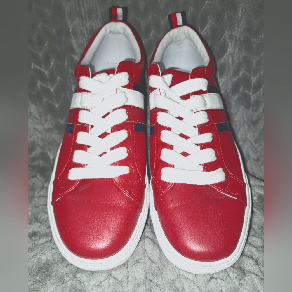 Tommy Hilfiger women's classic red leather sneaker size 7